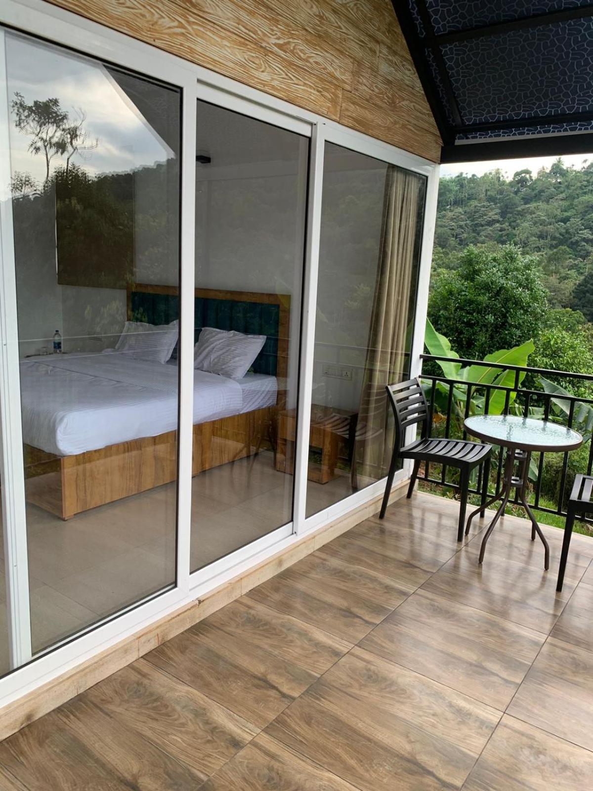 Bed and Breakfast Misty Hideout Kakkadampoyil Exterior foto