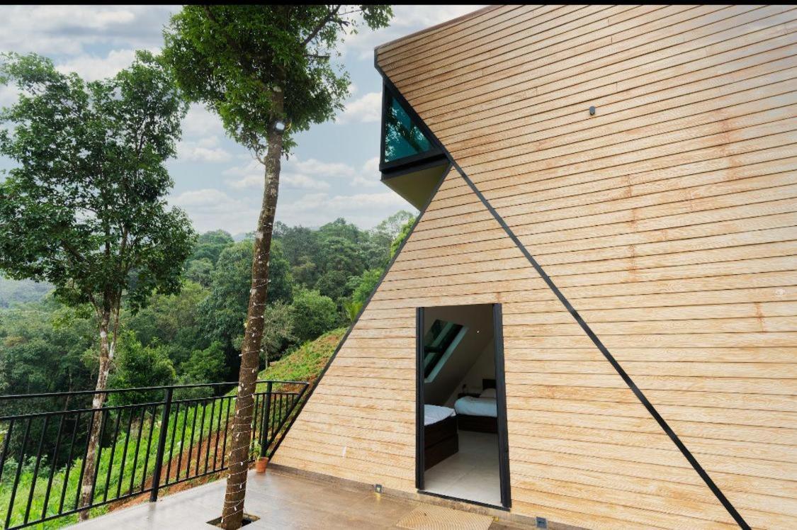 Bed and Breakfast Misty Hideout Kakkadampoyil Exterior foto