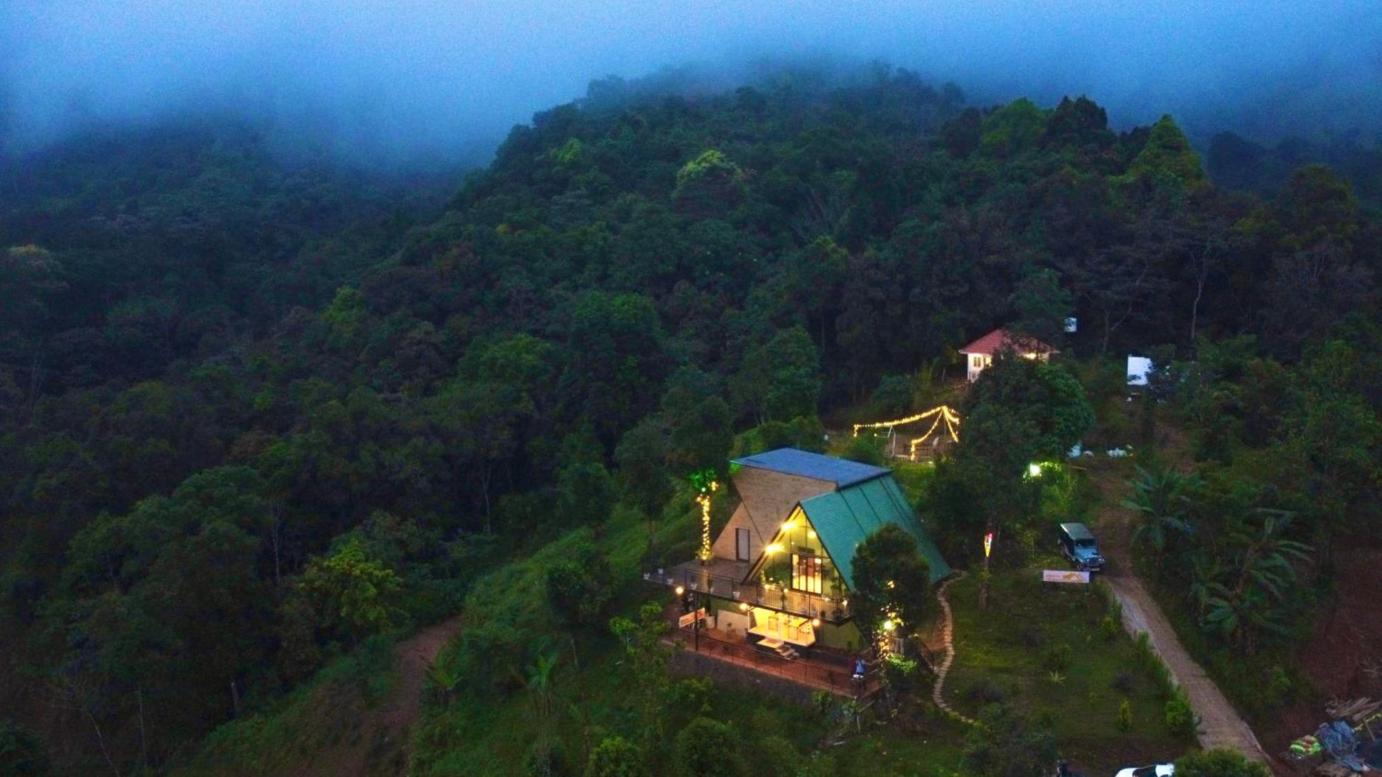 Bed and Breakfast Misty Hideout Kakkadampoyil Exterior foto