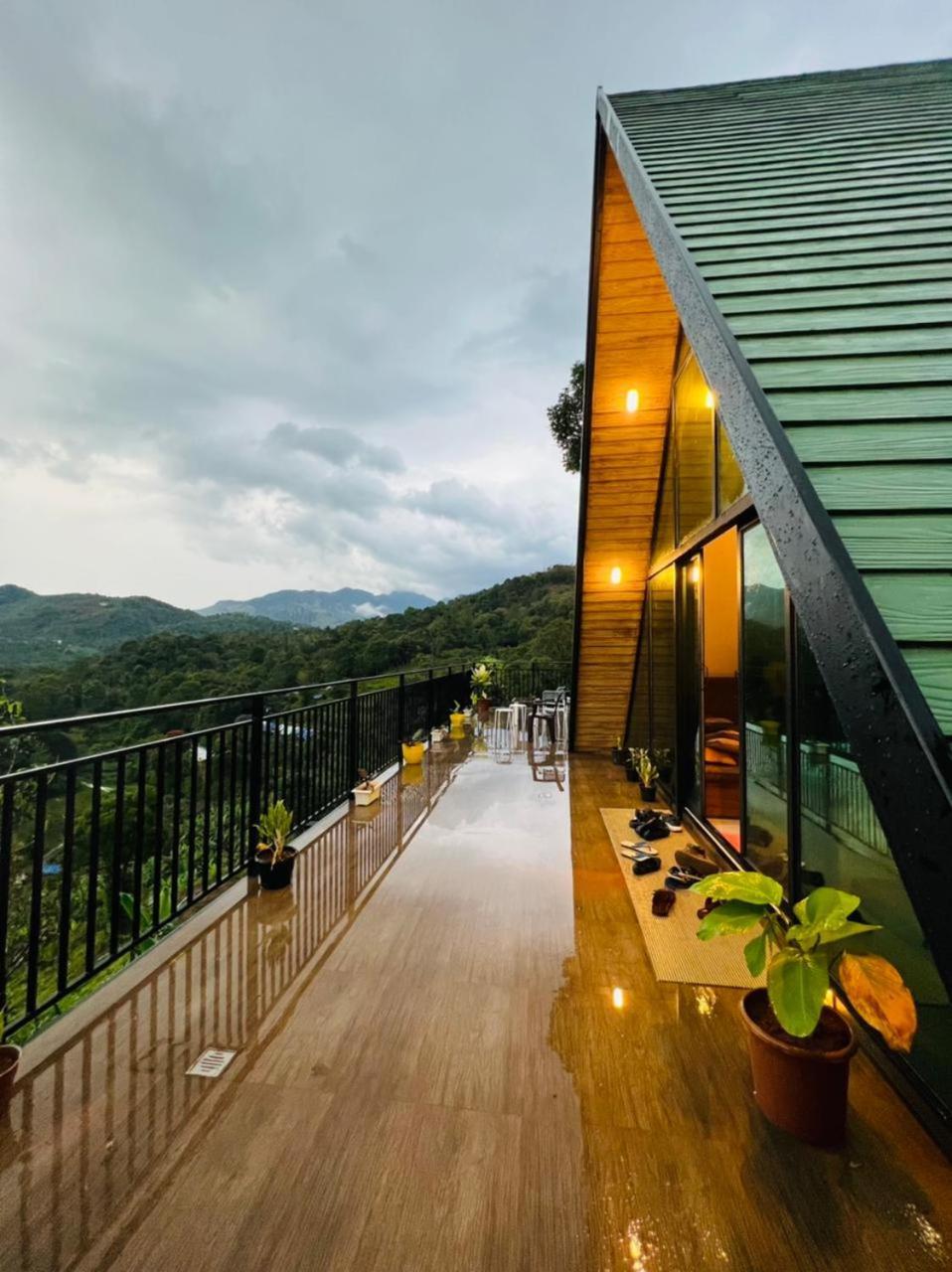 Bed and Breakfast Misty Hideout Kakkadampoyil Exterior foto