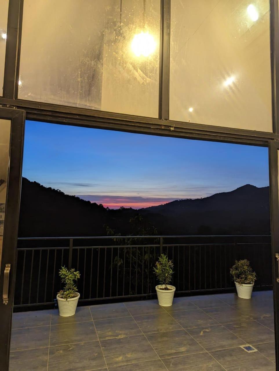 Bed and Breakfast Misty Hideout Kakkadampoyil Exterior foto