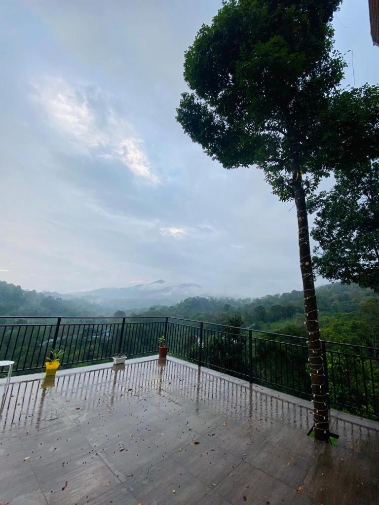 Bed and Breakfast Misty Hideout Kakkadampoyil Exterior foto